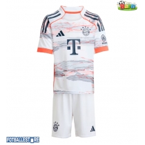 Bayern Munich Aleksandar Pavlovic #45 Bortedraktsett Barn 2025-26 Kortermet (+ Korte bukser)